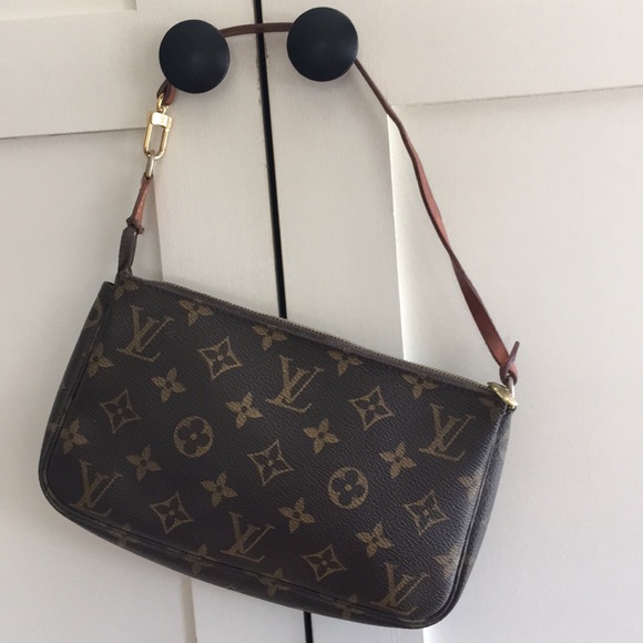 Louis Vuitton Handbags - Authentic Louis Vuitton...very stylish.